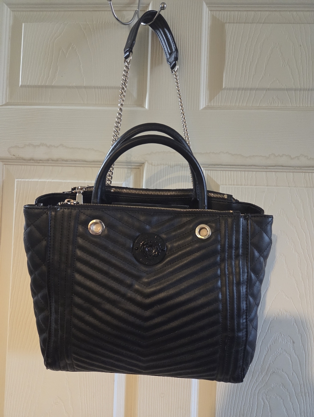 Classic Quilted Black Women's GUESS Shoulder Bag with Chain Strap